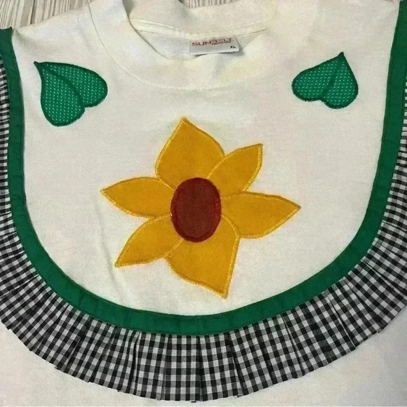 90s Handmade Embroidered Sunflower and Gingham Ruffle Shirt - Picture 5 of 5